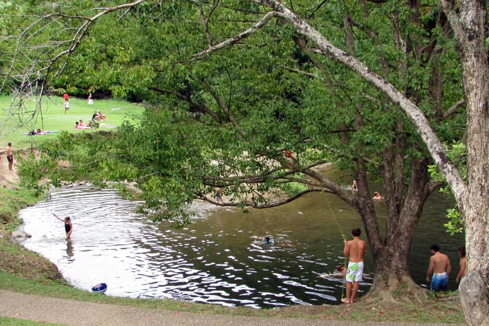 http://www.mustdobrisbane.com/outdoors-pools/currumbin-rock-pools-currumbin-valley